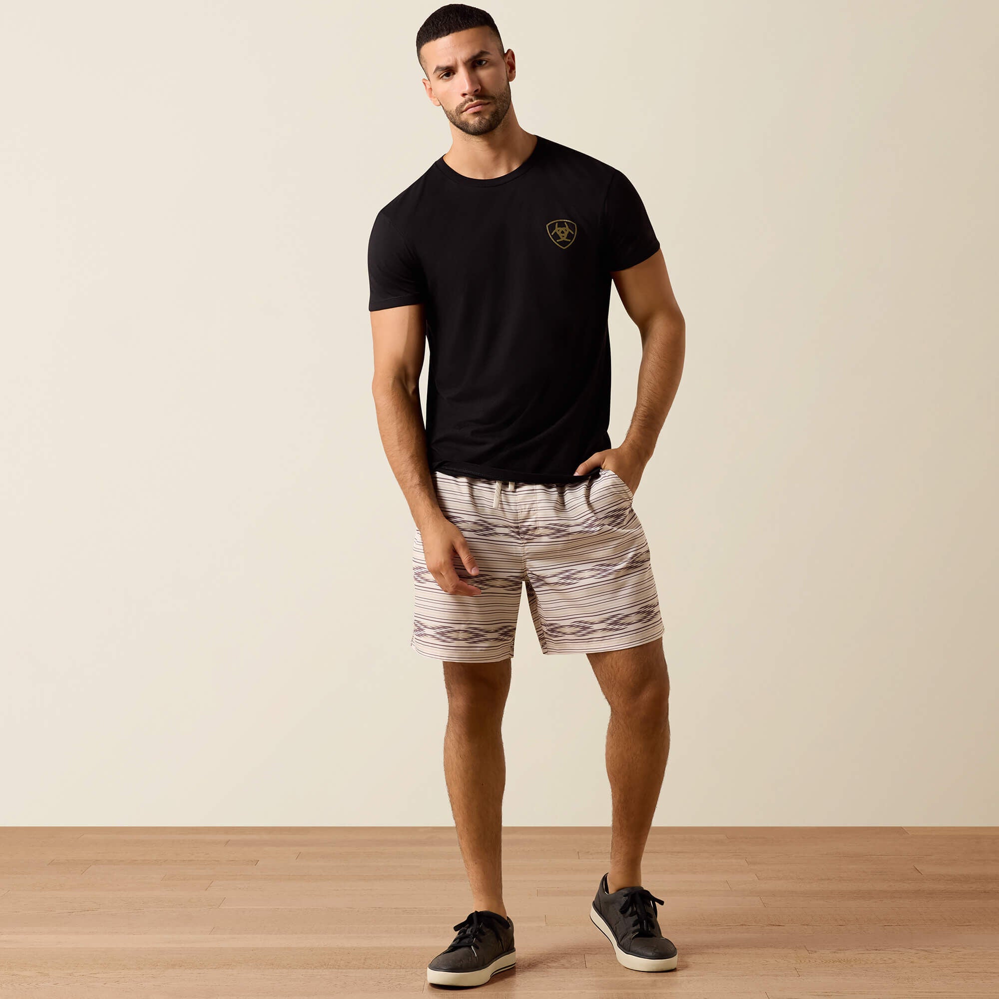Ariat Banner Badge T-Shirt Men - BLACK