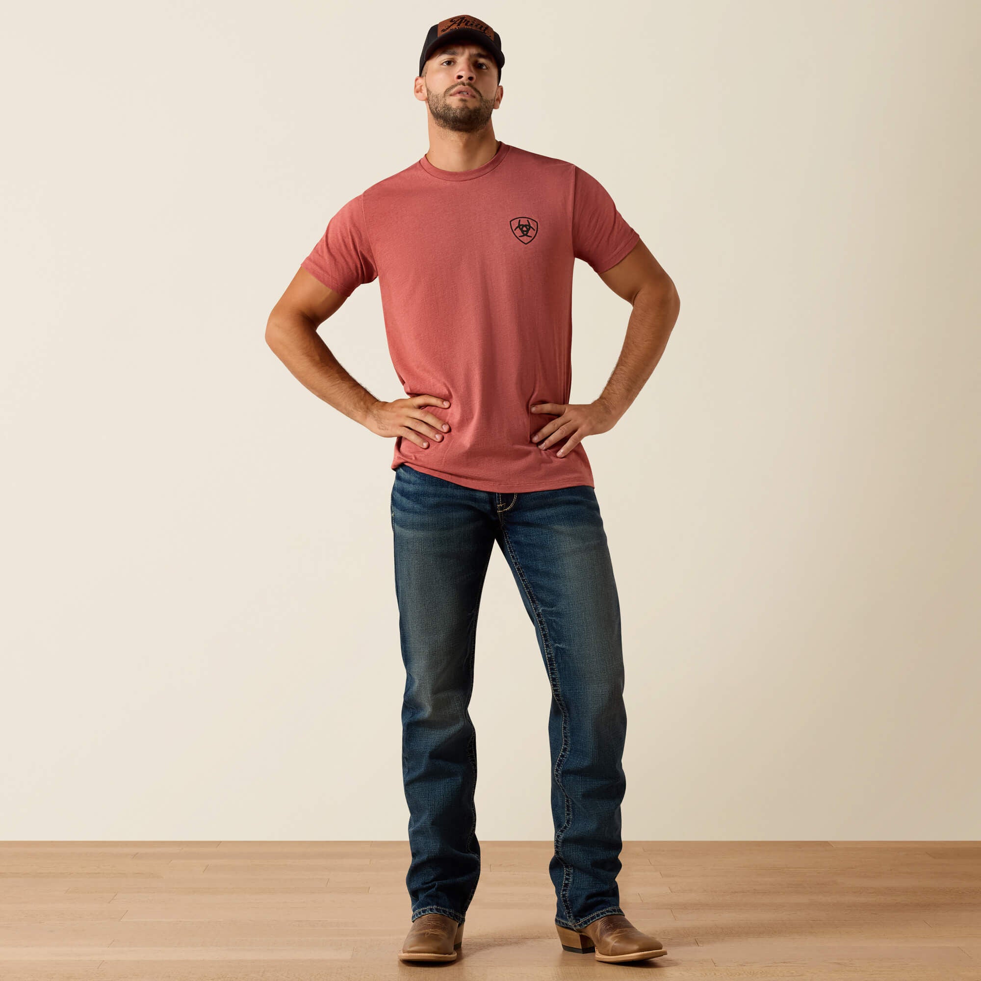 Ariat Banner Badge T-Shirt Men - RED CLAY HEATHER