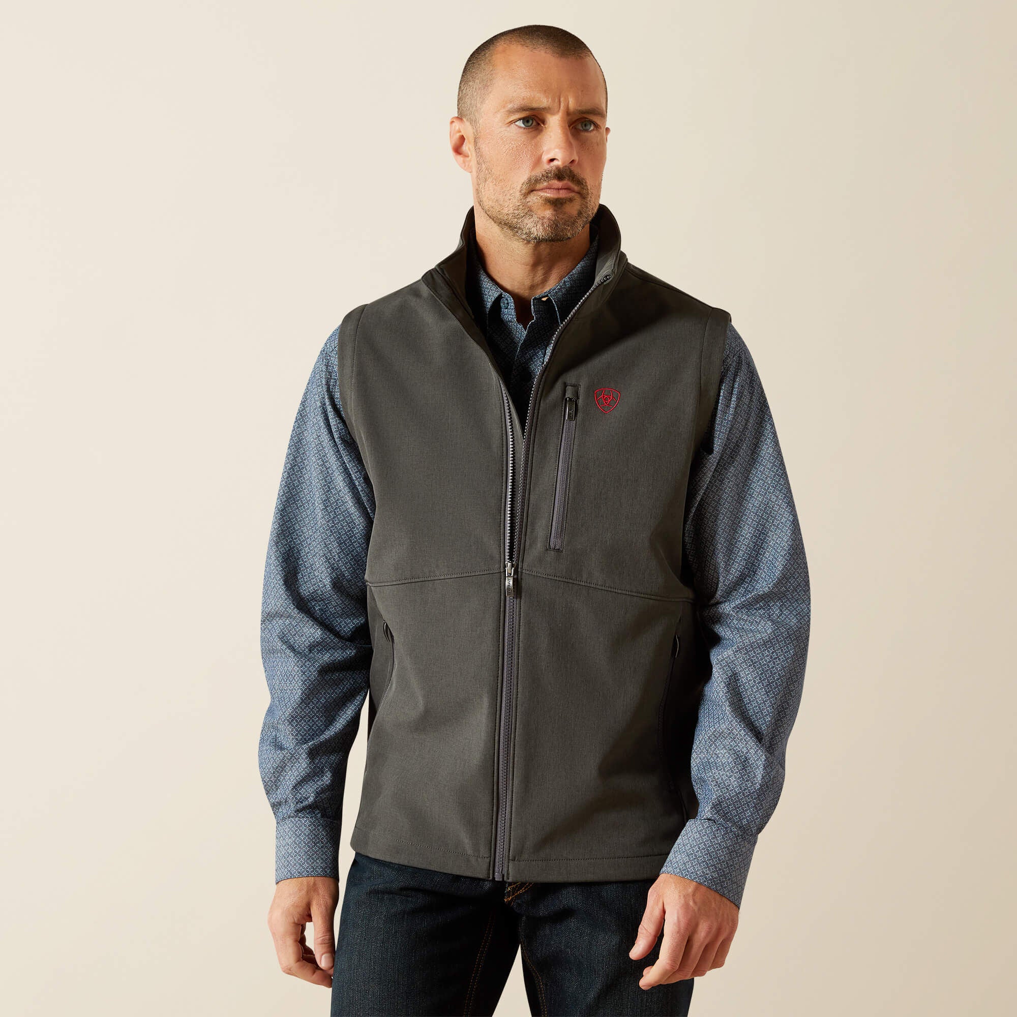 Logo Softshell Vest Men - CHARCOAL/AMERICANA