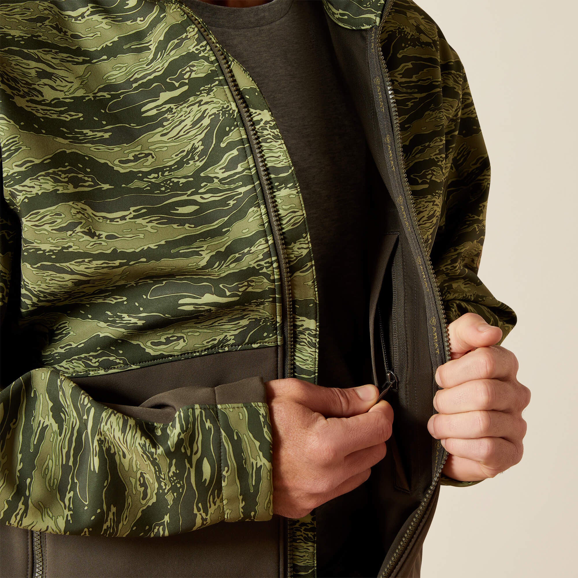 Logo Softshell Jacket Men - EARTH GREEN CAMO