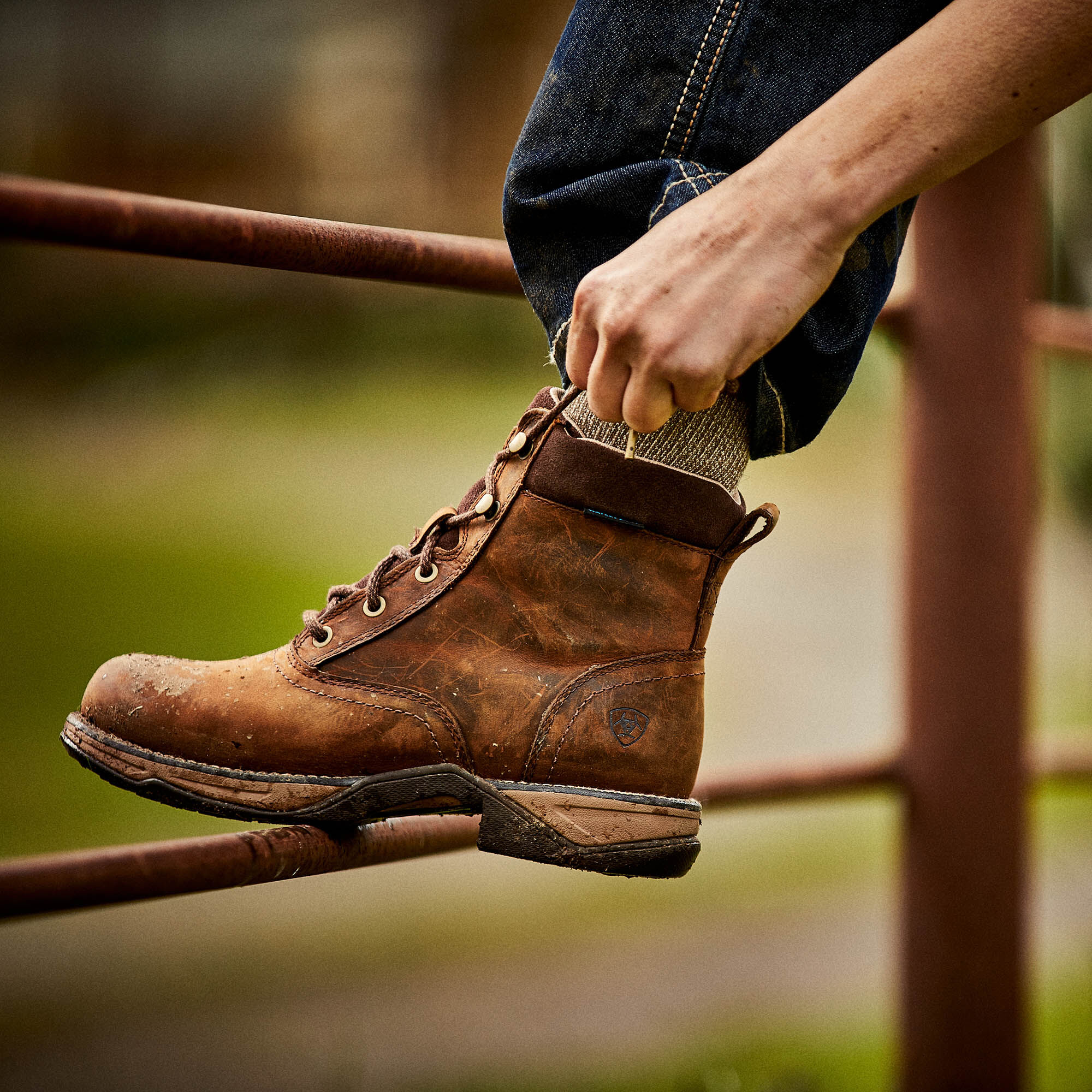 Anthem Round Toe Lacer Waterproof Boot Women - DISTRESSED BROWN