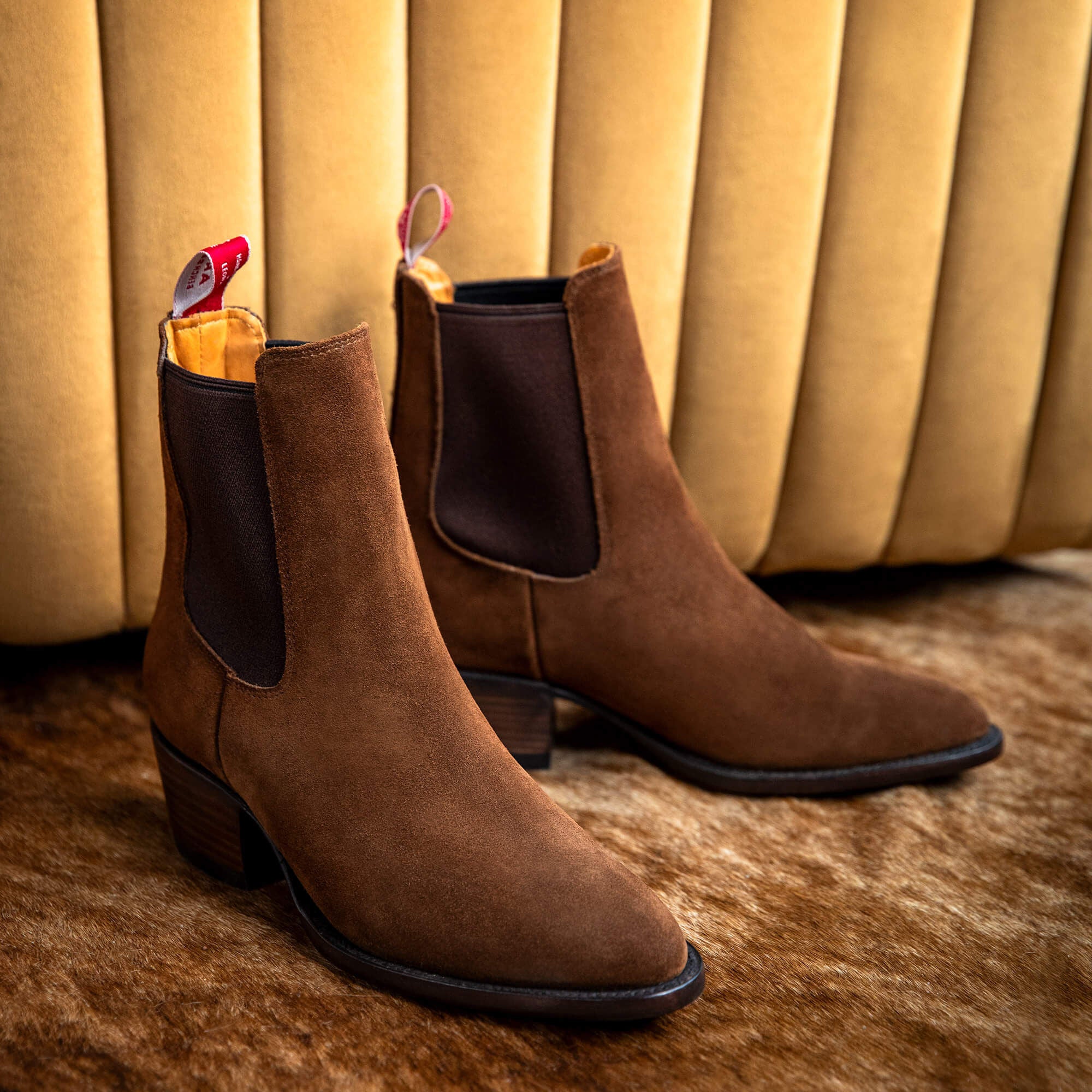 Bench Made Eleanor Almond Toe Chelsea Boot Women - CHESTNUT SUEDE