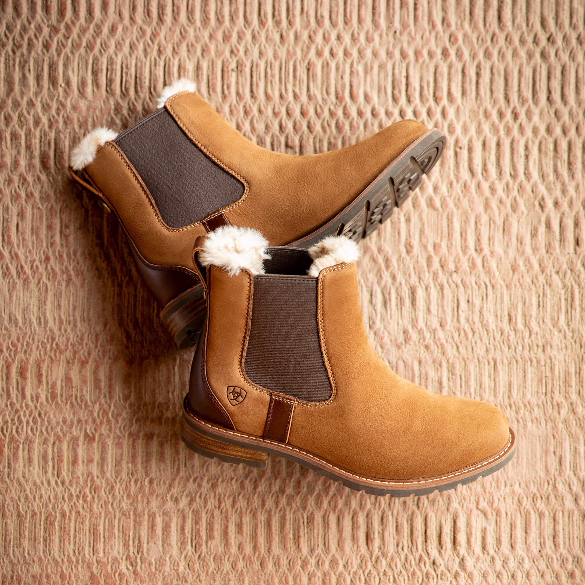 Wexford Sherpa Waterproof Chelsea Boot Women - AMBER BROWN