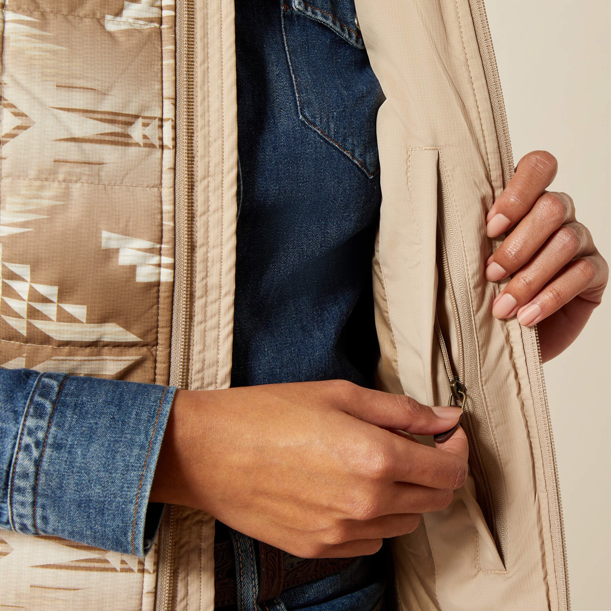 Crius Insulated Vest Women - SAVANNAH TAN/DUNE PRINT