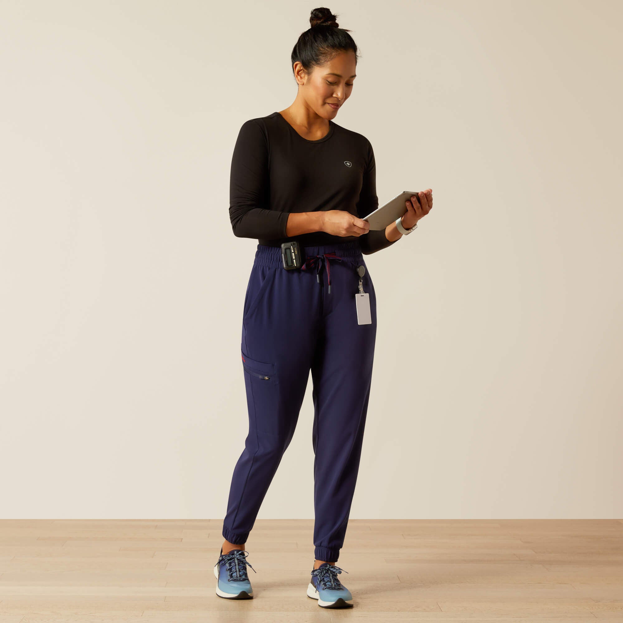 Blackwell Cargo Stretch Jogger Scrub Pant Women - NAVY
